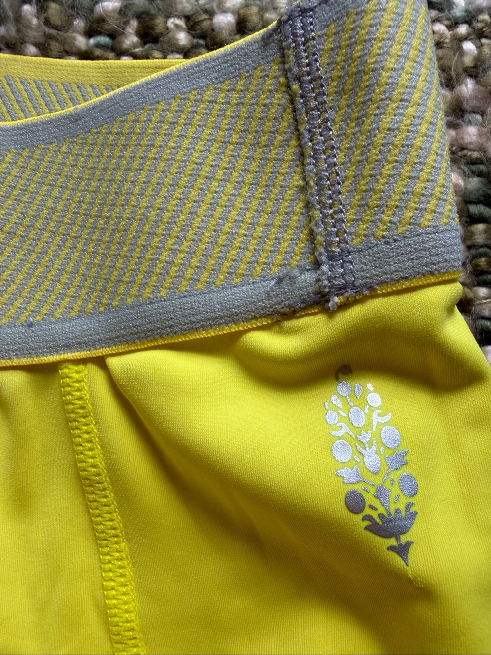 New high-waisted leggings in bright yellow from FP Moment, size S.